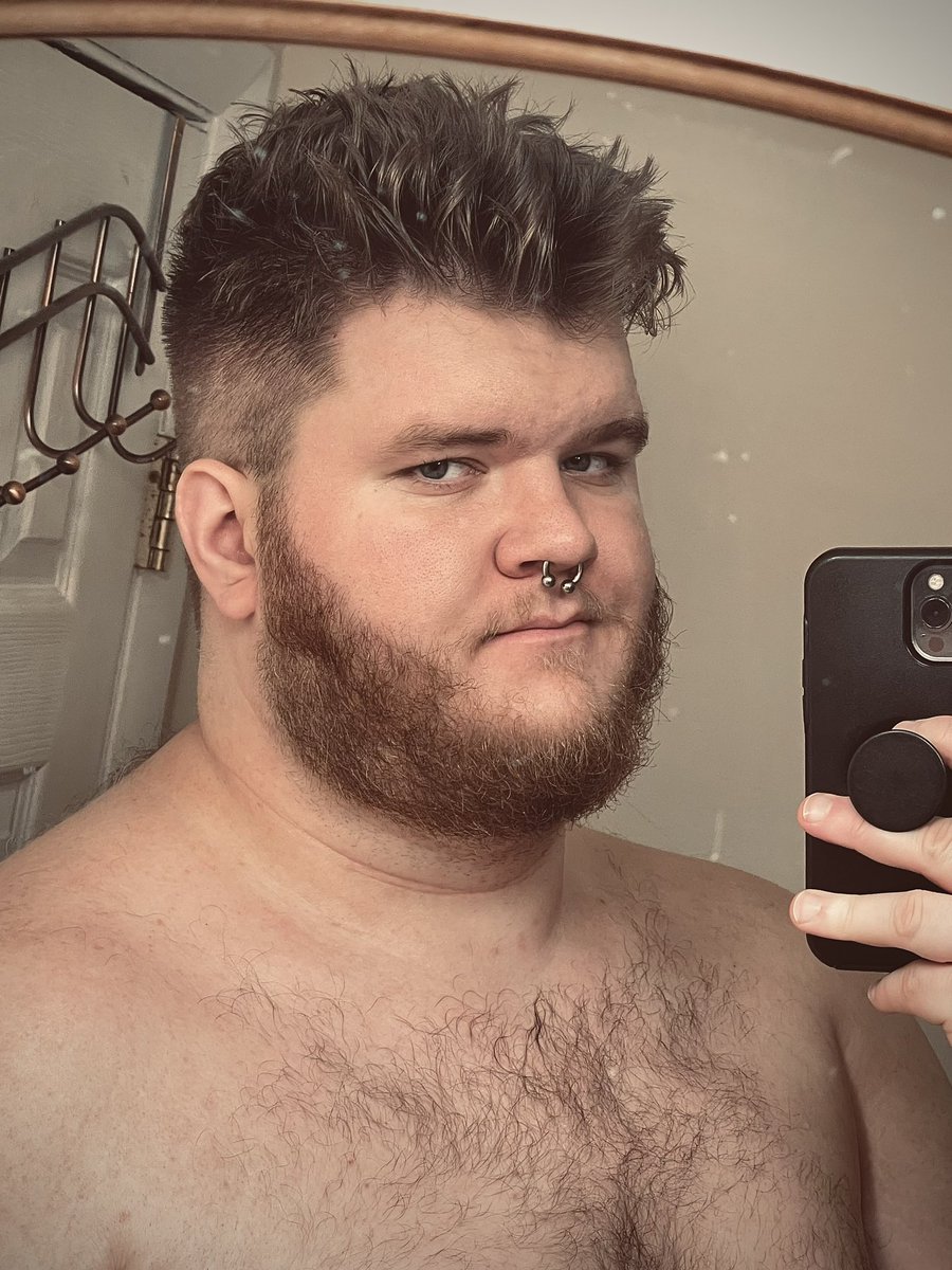 Archetypical__'s tweet photo. I was trying to look all tough after my workout and I ended up just looking like a damn marshmallow >:( https://t.co/byshe4XBim