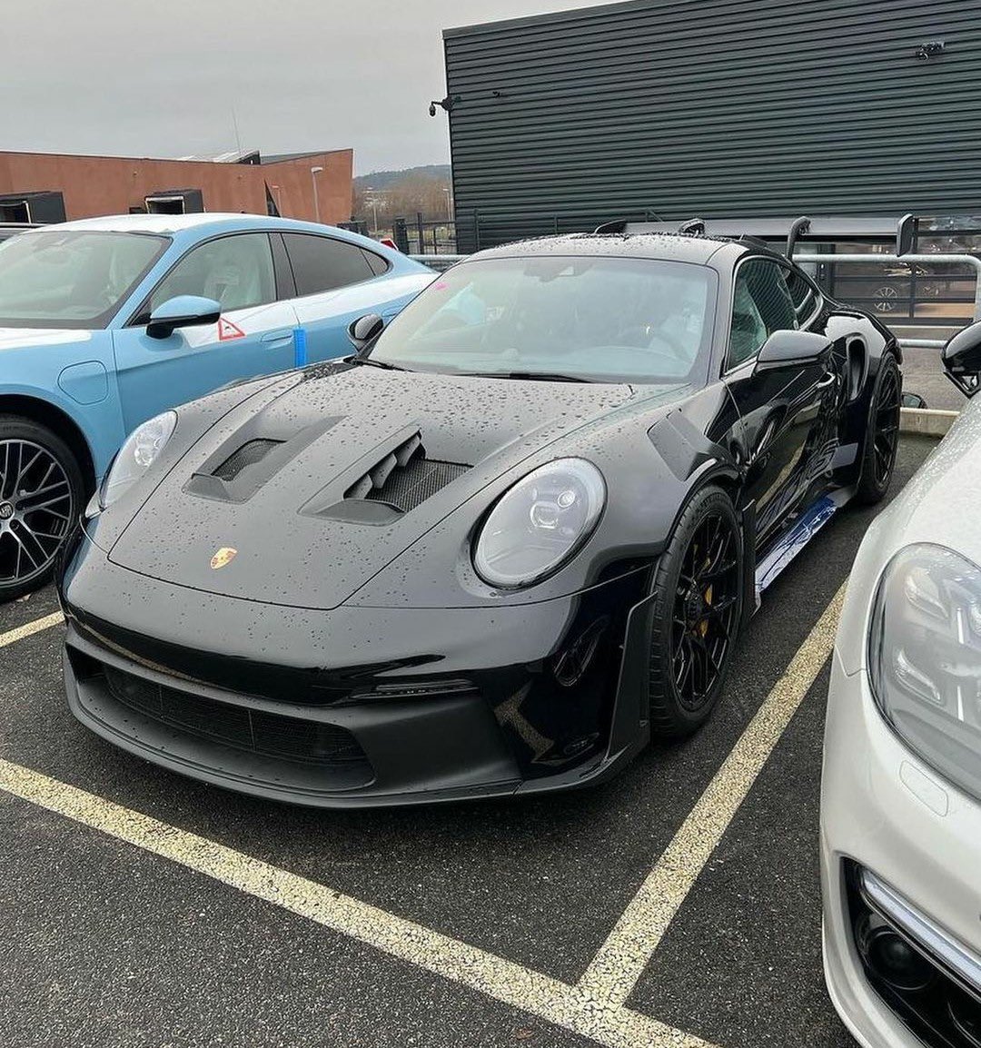 PorscheCIub's tweet photo. Black 992 GT3 RS https://t.co/GZzmyDLcue