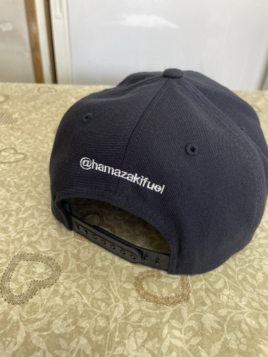hamazakifuel's tweet photo. 3代目は集金や物品配達はこのオーダー帽子を被って配達します。仕上がりまで実物見れない怖さはありますが、シンプルで燃料屋だとわかりやすくて良いかな。フォロワー様でどなたかデザインし直してくれる物好きな方いたら灯油1〜2缶(もしくはそれ相当の何か)くらいでやってくれないべか・・・
 #Bebro https://t.co/MxdmR58KIx