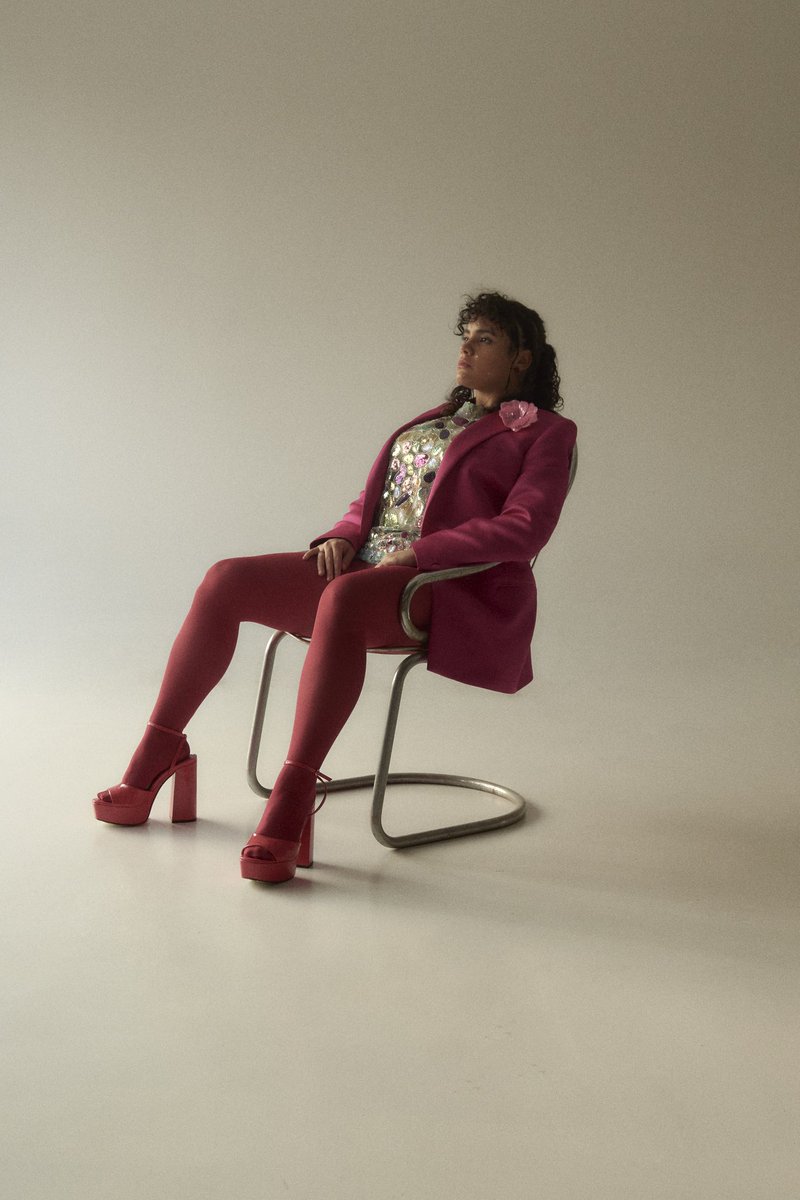 laesmeraldasoto's tweet photo. Ya que odian a las mujeres grandes en revistas, aquí les van mis fotos💕 https://t.co/oIEPRA5lMp