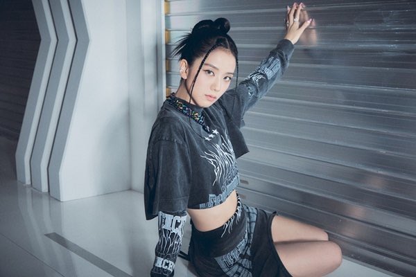 blackpinkbabo's tweet photo. BLACKPINK’s Jisoo is currently filming her SOLO music video in LA! @Blackpink https://t.co/lNSJLBHQXA