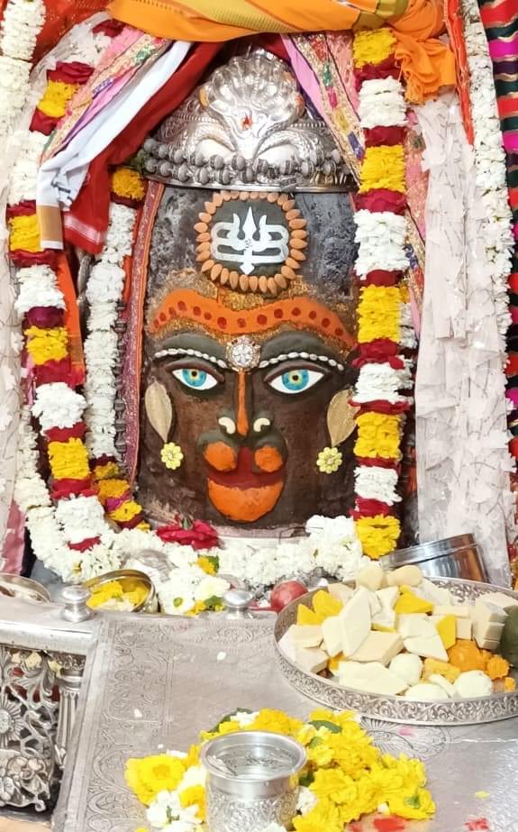 12Jyotirling's tweet photo. श्री महाकालेश्वर ज्योतिर्लिंग जी के आज के भस्म आरती श्रृंगार दिव्य दर्शन  21.02.2023 https://t.co/wGPGkRmMPU
