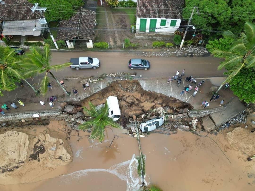 Extendemos nuestras condolencias al pueblo de #Brasil y al presidente <a href="/LulaOficial/">Lula</a> por las pérdidas de vidas humanas durante las fuertes lluvias en el estado de Sao Paulo. Cuenten con la solidaridad de #Cuba ante esta difícil circunstancia.