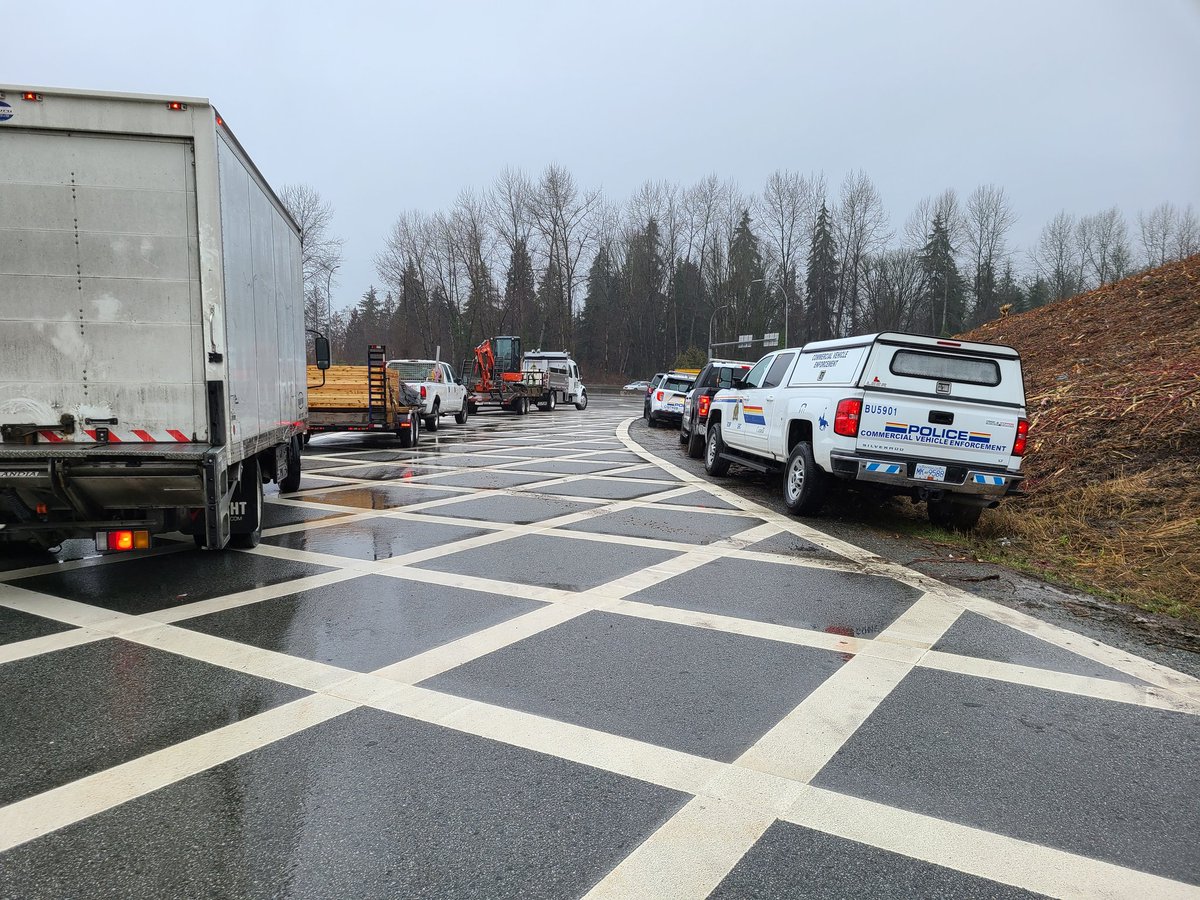 BurnabyRCMP's tweet image. We were working with our #LMDCVE partners in #Burnaby today.  Of the 28 🚛 we inspected today, 19 of them were placed #OutOfService and taken off the roadway with 37 tickets issued to drivers #CMVSafety #TruckSafety #RoadSafety