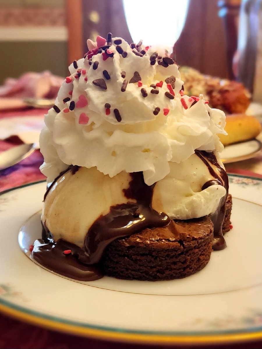 sbug926's tweet photo. Had the kids valentine's dinner a few days late because we cooked so much for superbowl ๐คฃ homemade chicken parmasean, and heart brownie sundaes ๐จ ๐ @MattyManagement @mackdrama1017 โค๏ธ #memories #chickenparm #SidewayzwithShellzandMattyM #PowertalkwithOG #MattyM #OGMackDrama https://t.co/0IDlFWrari
