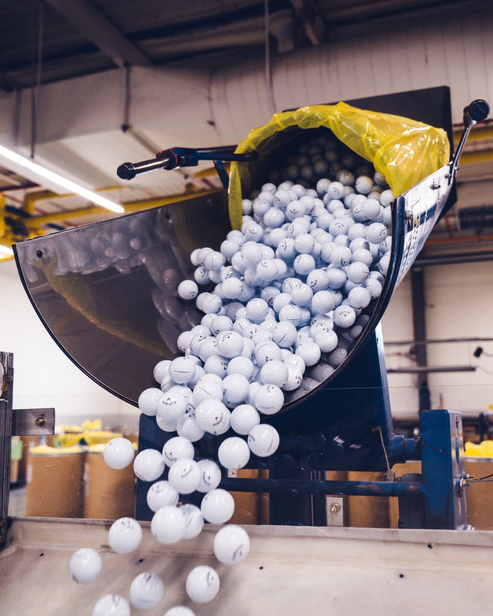 CallawayGolf's tweet photo. You have 30 seconds to grab as many Chrome Softs as possible. How many are you coming away with? https://t.co/YGqmTX5N7A