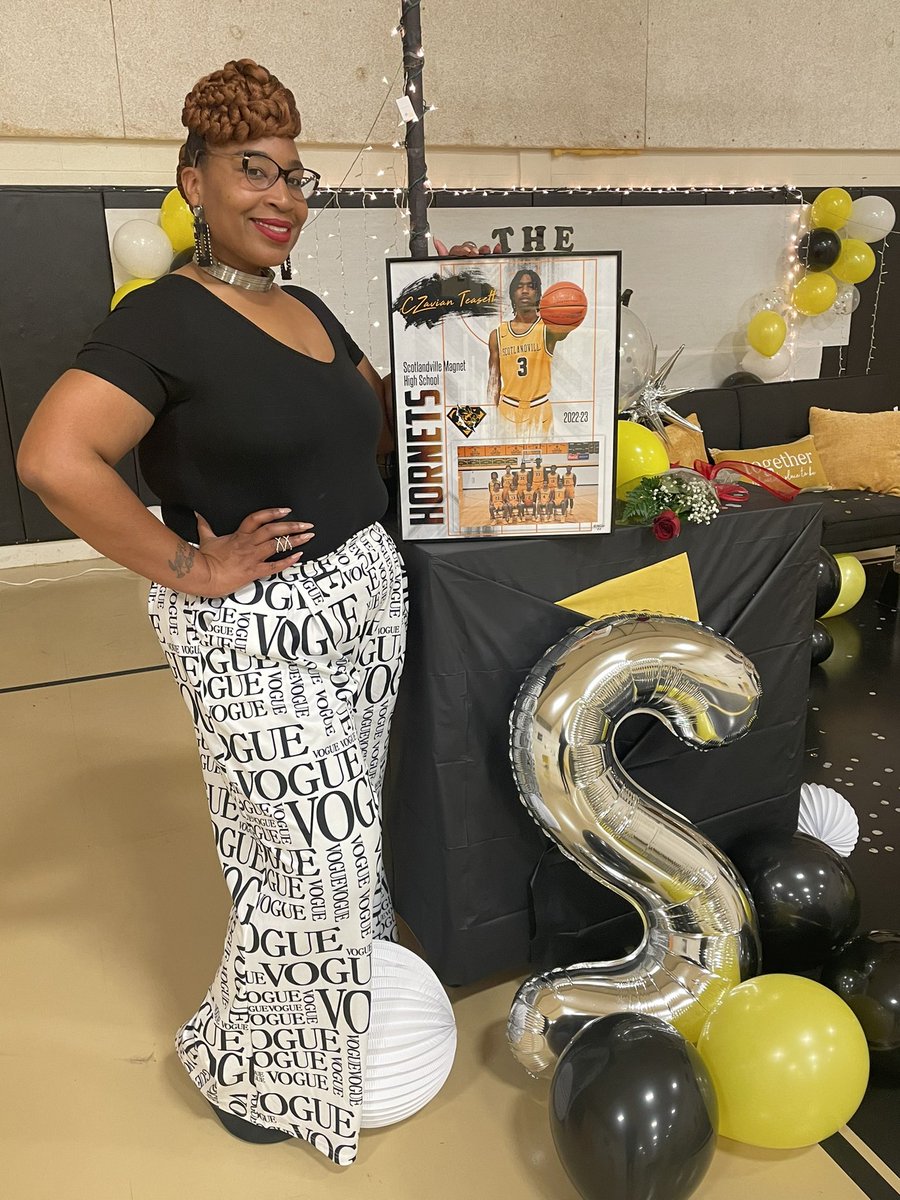 Senior night at the Nest 🖤🐝♠️23’