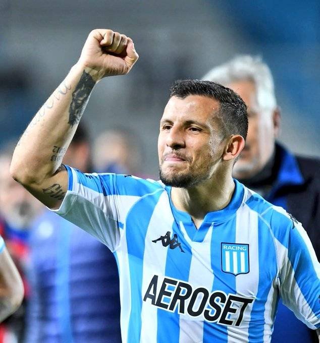 LeandroAdonio's tweet photo. Este viernes se llevará a cabo una reunión entre Emiliano Vecchio y el Mago Capria para definir su futuro en #Racing. 

👉 La única diferencia pasa por lo económico respecto a lo que ofertó el club y lo que pretende el mediocampista. https://t.co/ATVD9jnF8X