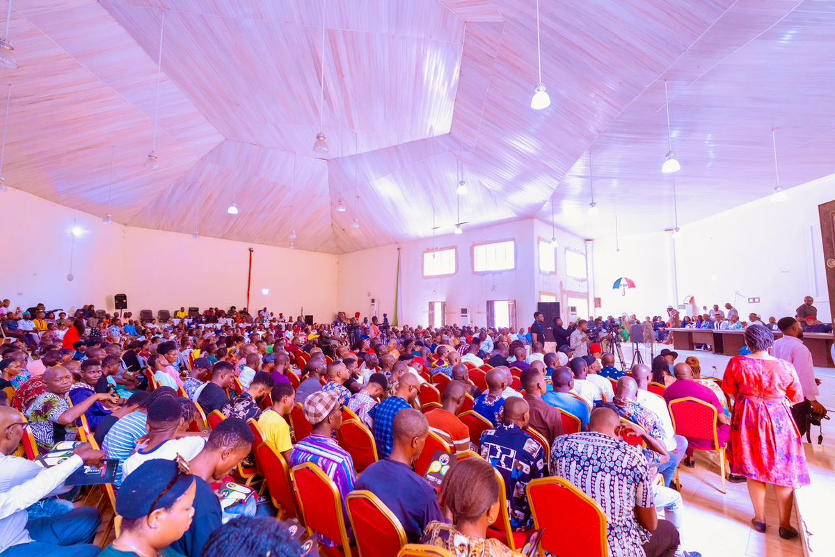 SimplyTEEWHY's tweet photo. The mission to #RecoverNigeria got an added boost yesterday as the PDP vice presidential candidate, Gov. Ifeanyi Okowa received 5000 opposition party members from across Delta state.
As one, we can get it done.
#BetterWithPDP #TheSafeChoice https://t.co/yIz8uvQlD2
