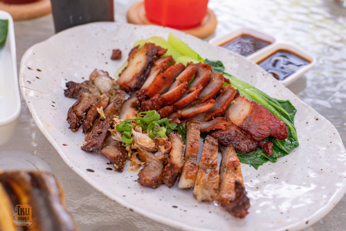 nailongdosi's tweet photo. เคยลองสั่งเส้นของร้านนี้มาทำเองว่าอร่อยแล้วนะ ไปกินที่ร้านคือเด็ดกว่า ที่ร้านเค้าจะมีซอสมาให้คลุกกับเส้นเองเลย เลือกซอสได้ตามชอบแต่ผมชอบซอสหม่าล่าสุด ที่ร้านยังมีหมูแดงหมูย่าง เกี๊ยว ซาลาเปาทอดด้วยนะ อร่อยทุกอย่างเลยไม่ผิดหวังที่ไปจริงๆร้านนี้ ใครไปเชียงใหม่ไปแวะได้น่าอร่อยจริง https://t.co/3kn2hG25xm