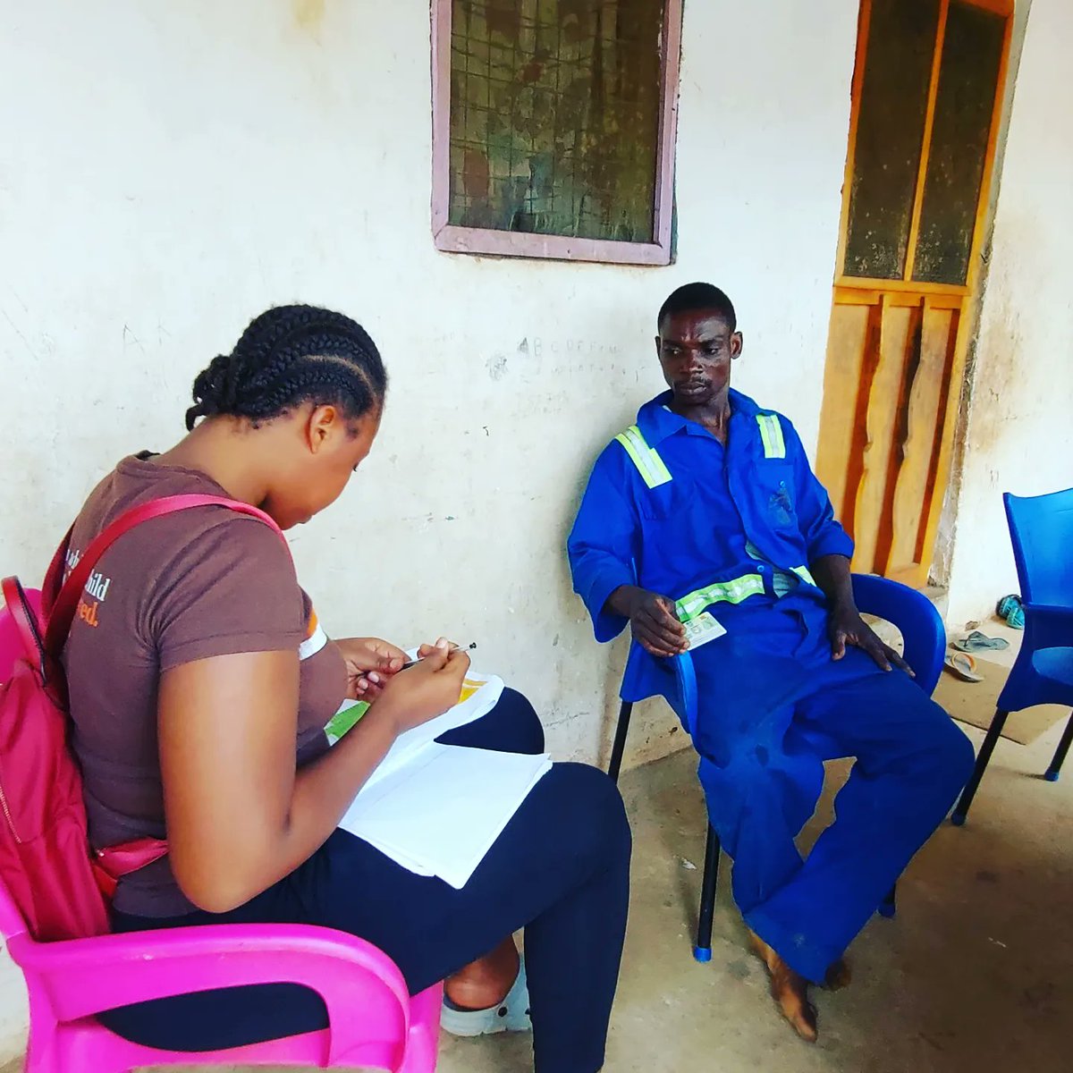 crighana's tweet photo. Enumerators responsible for Bibiani-Nyinahin-Nkawie districts in the Ashanti Region doing the most. This endline survey involves a parent/farmer and a child interview.
#children #childprotection #datacollection #remediation #BeyondBeans https://t.co/Wj3vfDaY3P