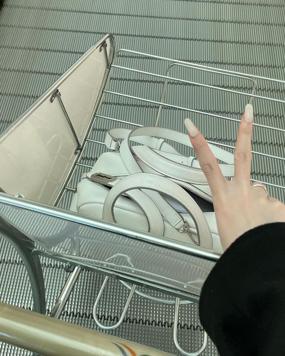 DOAH INSTAGRAM UPDATE 

“🇯🇵✈️”

Safe flight

#DOAH #도아 #김도아 #FANATICS #파나틱스
