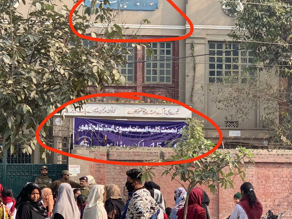 KhanMarria's tweet photo. @DCLahore @commissionerlhr @GovtofPunjabPK @R7Haider @OfficialDPRPP Liar! Why are you still calling it Madrasatul Binat, you have illegally raided and vandalised that school and removed it's name from the building. It is now govt Kulliyat albinat college. #saveCMTB https://t.co/XYxX0no7Yb
