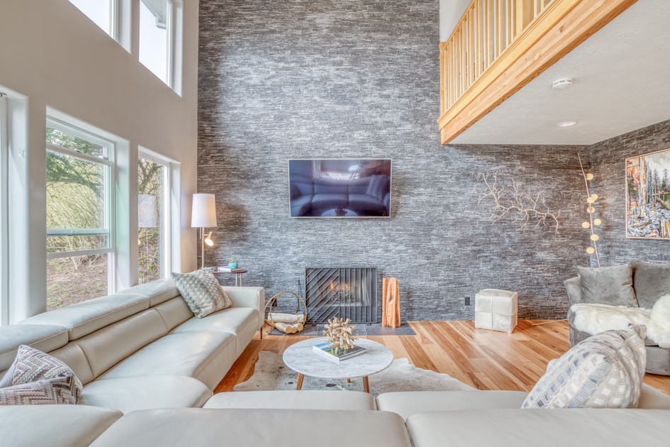 meredithlodging's tweet photo. Spend this Memorial Day at Whalesong Overlook.

This four-bedroom, two-and-a-half-bath cliffside home offers stunning ocean views of Neskowin coastline and Proposal Rock. 

Find your Memorial Day vacation at Whalesong Overlook at https://t.co/UxG9bcJirM https://t.co/RJXfrM7wTj