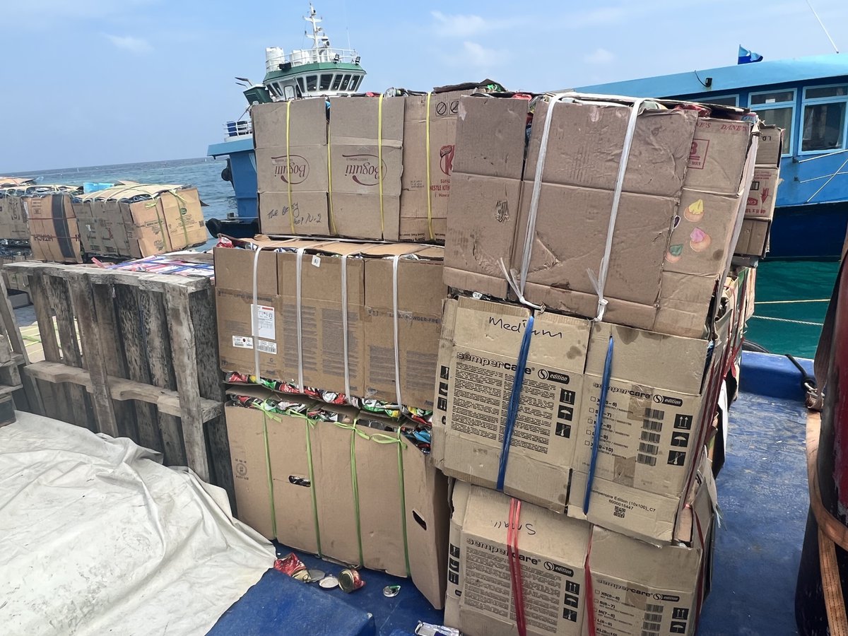 ރަށު ވޭސްޓުމެނޭޖުމެންޓު ސެންޓަރުގައި ނައްތާ ނުލެވޭ ދަގަނޑު އަދި ޕުލާސްޓިކު ކުނީގެ ބާވާއްތައް ކޮންޕެކްޓު ކުރުމަށްފަހު ތިލަފުޓައް ފޮނުވުން! <a href="/RasdhooCouncil/">Rasdhoo Council</a>