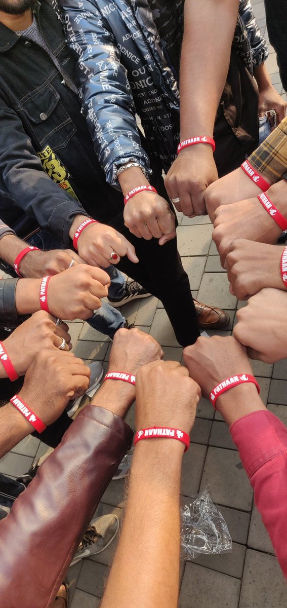 teamsrkpune's tweet photo. We celebrated 1000Crs of Pathaan by Watching #Pathaan together again in theaters. Congratulations to all SRK Fans.
#Pathaan1000crWorldWide #Pathaan1000Crores #Pathaan #BlockbusterPathaan #PuneLovesSRK #pathaanboxoffice #Jawan #Dunki https://t.co/LPR9dHRkrz