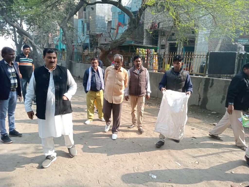 MCD (Narela Zone) (@dmcnarela) on Twitter photo Massive Awareness rallies against the use of #SingleUsePlastic being conducted in all wards alongwith community based plogging drives under #100DaysToBeatPlastic Campaign launched by Hon'ble <a href="/LtGovDelhi/">LG Delhi</a>.
<a href="/AshwaniKumar_92/">Ashwani Kumar</a> <a href="/GyaneshBharti1/">Gyanesh Bharti</a> <a href="/MCD_Delhi/">Municipal Corporation of Delhi</a> <a href="/MoHUA_India/">Ministry of Housing and Urban Affairs</a> <a href="/SBM_MCD/">Swachh Survekshan MCD</a> Massive Awareness rallies against the use of #SingleUsePlastic being conducted in all wards alongwith community based plogging drives under #100DaysToBeatPlastic Campaign launched by Hon'ble <a href="/LtGovDelhi/">LG Delhi</a>.
<a href="/AshwaniKumar_92/">Ashwani Kumar</a> <a href="/GyaneshBharti1/">Gyanesh Bharti</a> <a href="/MCD_Delhi/">Municipal Corporation of Delhi</a> <a href="/MoHUA_India/">Ministry of Housing and Urban Affairs</a> <a href="/SBM_MCD/">Swachh Survekshan MCD</a>
