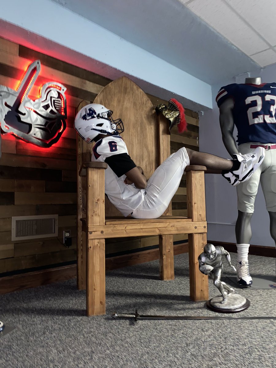 After a great visit! Im blessed to receive an offer from Sterling college🙏<a href="/SCWarriorFB/">Sterling College Football</a>  <a href="/PorcheCoach/">Coach Porche</a> <a href="/CoachJackson623/">Darren Jackson II</a>