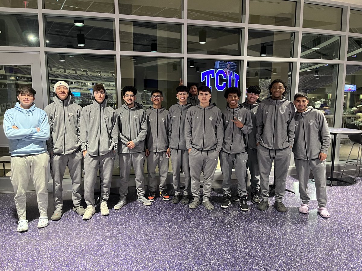BoysBballHanks's tweet photo. Our Knights would like to say thank you to the community, faculty and staff, student body, to administration, and to our athletic programs for all your love and support throughout the year! We could’ve done it without you all! We love you, and there’s nothing you can do about it https://t.co/exq9nC5csd