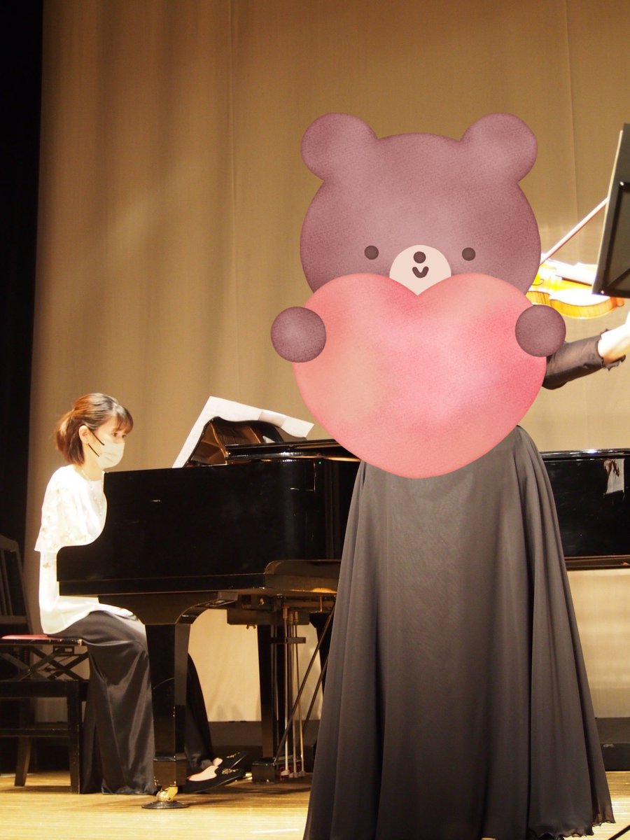 RYOKO_HASE's tweet photo. 発表会の伴奏ピアニストのご依頼を受けて、演奏してきました🎹
バイオリンやチェロのいろんな時代の曲を演奏させて頂き、皆さんの伴奏が終わった後には弦楽五重奏を楽しめて、素敵な時間でした♫

そして友達がデザインしたプログラムがとっても素敵でした。開くと女の子が舞台にいるの✨ https://t.co/QPiBtGcsOg