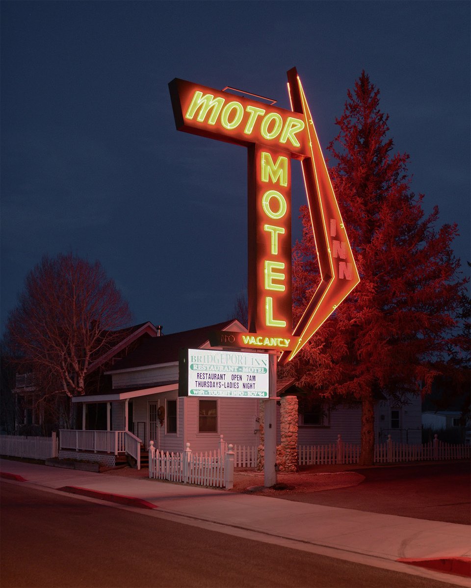dinokuznik's tweet photo. Motel Nights 🌙 https://t.co/PbD1tyqolI