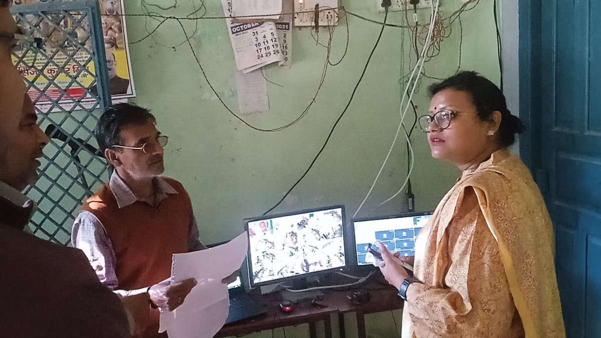 DMKanpurDehat's tweet photo. दयानंद ग्राम औ. इंटर कॉलेज बाढ़ापुर अकबरपुर में चल रहे प्रथम पाली हाई स्कूल में गणित परीक्षा का निरीक्षण किया एवं केंद्र व्यवस्थापक, स्टैटिक मजिस्ट्रेट, कक्ष निरीक्षक को आवश्यक दिशा निर्देश दिए। @UPGovt @CMOfficeUP @ChiefSecyUP @InfoDeptUP @CommissionerKnp @nehajainias https://t.co/ltpUG0ZNvQ