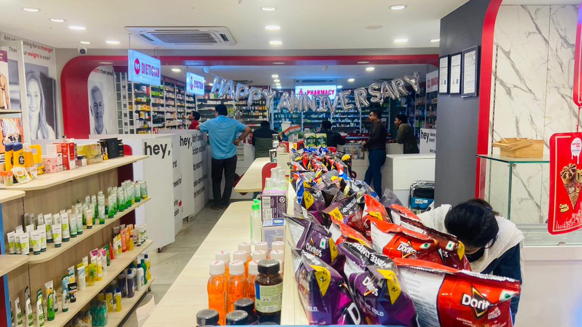 taskar_s's tweet photo. It’s midnight 🕛 

But we are insomniac 🥱

Come Experince 24X7 Healthcare under one roof. 

#healthcareforall #taskarmall #roundoclock #pharmacy #clinic #doctor #hospital #midnightrush https://t.co/WVS4oNJf0t