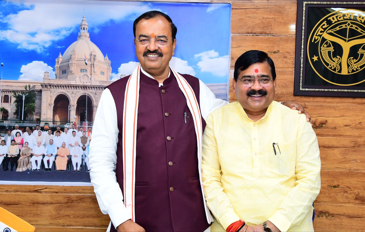 mpsangamlal's tweet photo. यशस्वी उपमुख्यमंत्री माननीय केशव प्रसाद मौर्य जी से मिलकर ग्राम्य विकास विभाग की योजनाओं को अपने संसदीय क्षेत्र प्रतापगढ़ में प्रभावी ढंग से लागू करने के संबंध में अनुरोध किया और विभिन्न विकास कार्यों पर चर्चा किया
@kpmaurya1 @OfficeOfKPM https://t.co/qRMWChUVyz
