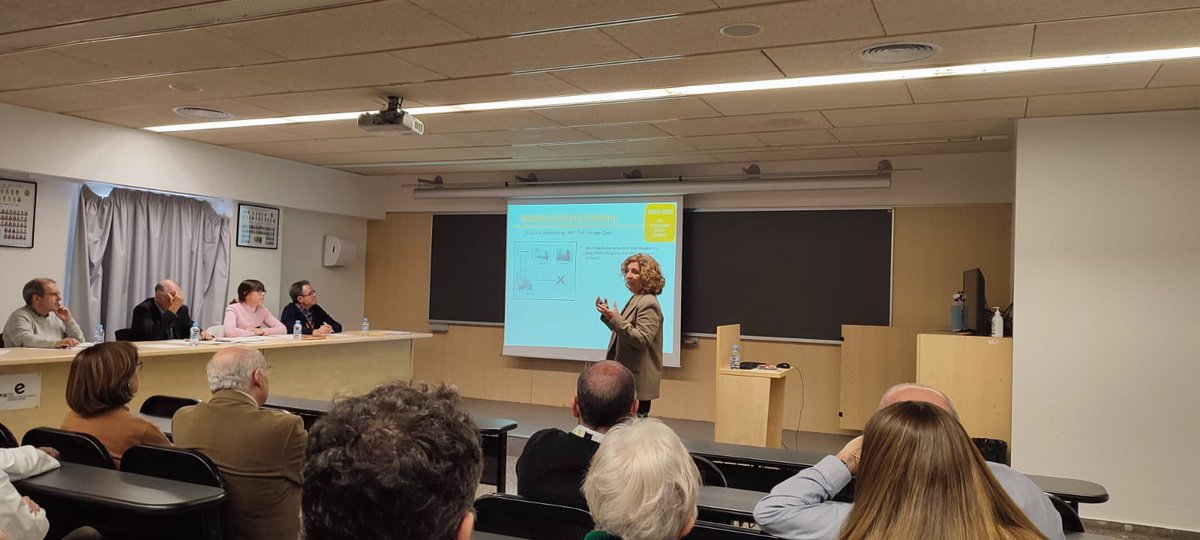 Inmunocanruti's tweet photo. Hoy es un día muy especial para el servicio de #inmunologia del #HUGTIP #Canruti; nuestra jefa de servicio, Dra. Eva Martinez-Cáceres @Eva_M_C ha sido nombrada catedrática de la #UAB. Enhorabuena https://t.co/7ovI0dnQT1
