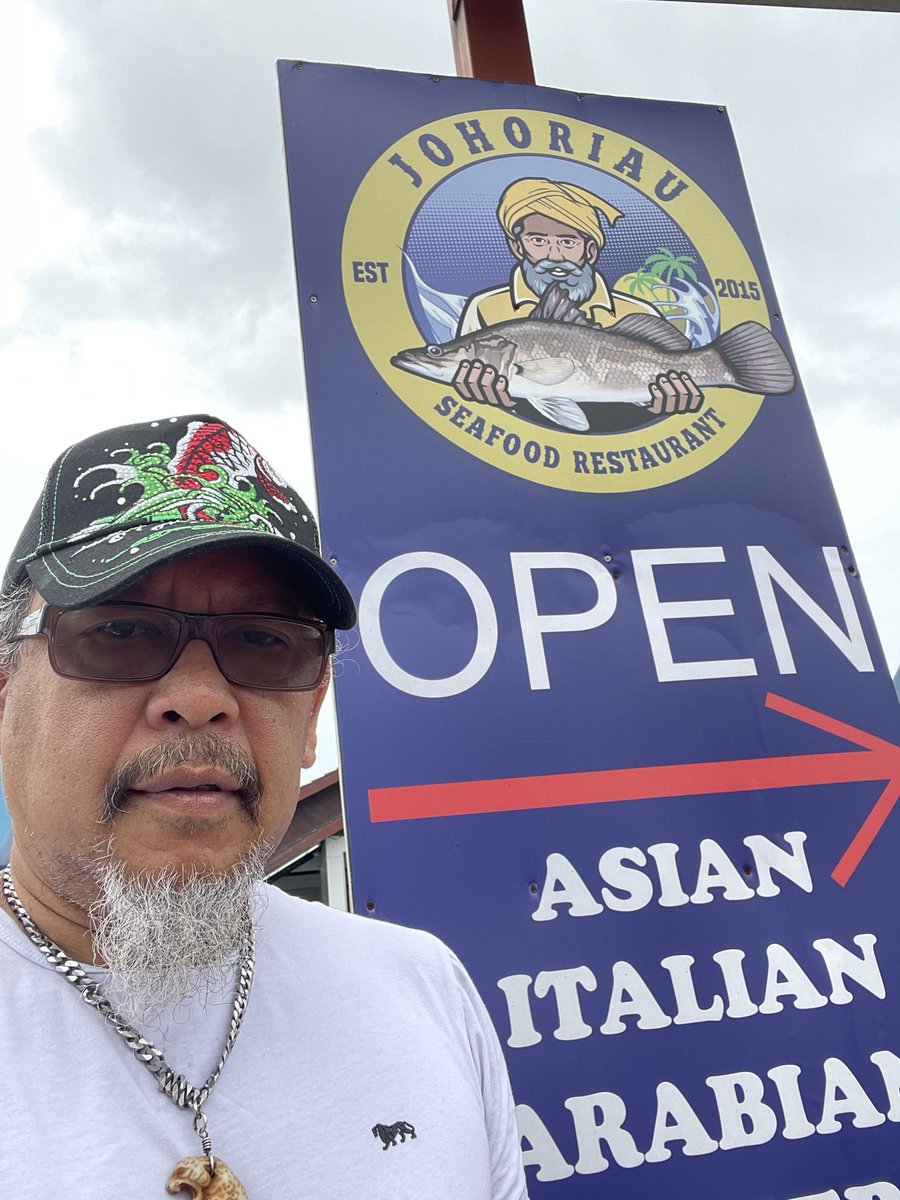 GerakDarma's tweet photo. Anyway, the lunch was good and we recommended to whoever visiting Tanjung Piai (an interesting point in Geography itself) to try this place.
#johoriaurestaurant #paritmaiden #Serkat #pontian #johor #malaysia #lunch #deliciousfood #mineralexploration #recommended #restaurant https://t.co/GNuZdfjkiU