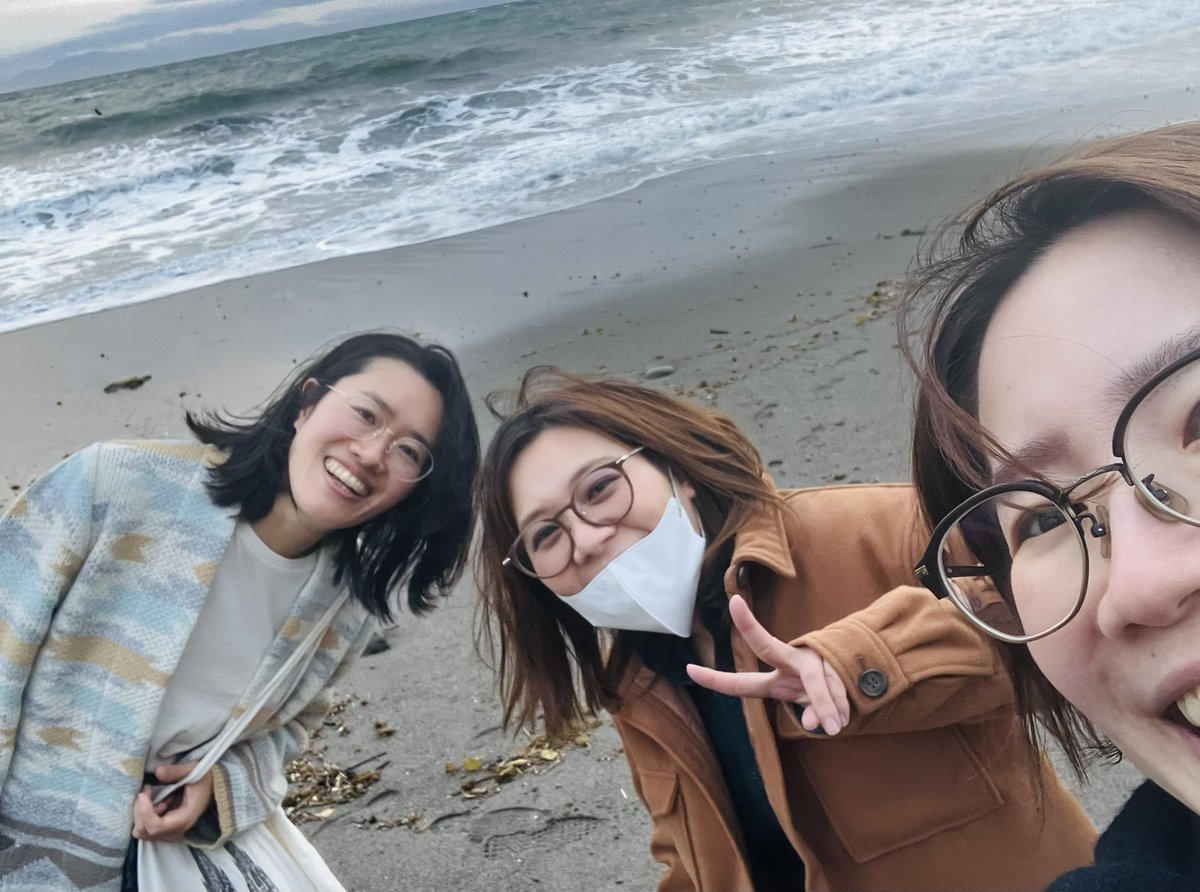 Trio_Brille's tweet photo. 先日みんなで海の近くにある亜香音の新しいお家に遊びに行ってきました！🏠可愛い王子さま👶とハムちゃん🐹にデレデレし素敵な音楽室で全員ほろ酔いで演奏し海辺の散歩…最高の1日！
今年は3人揃ったトリオブリレ演奏会も企画中💪💪💪 https://t.co/i3jLZUabvC