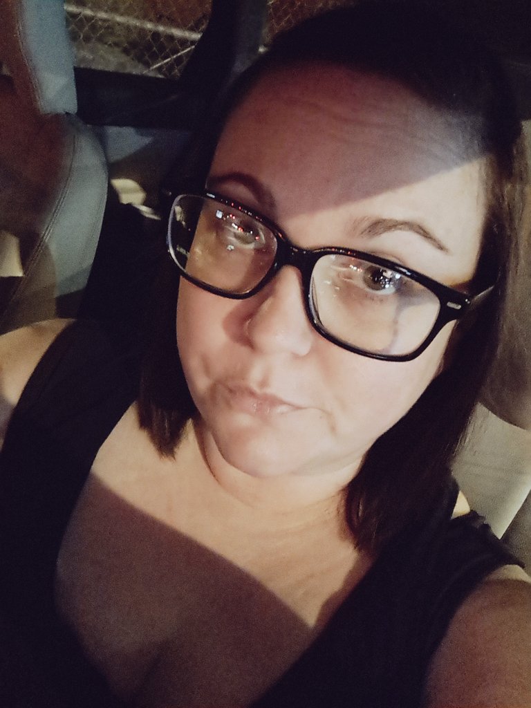 fuddle_cuddle's tweet image. One of my classes is dancing to Paramore so I had to look the part tonight. #sidepart #itwasntjustaphasemom