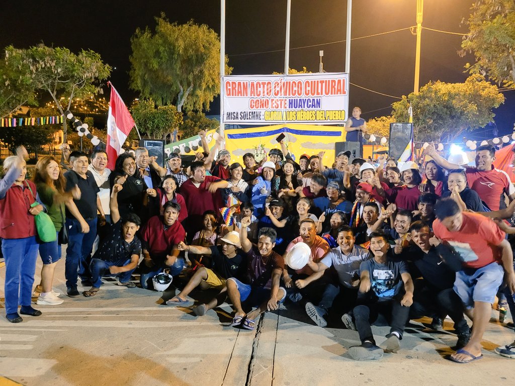 CapchiEvelyn's tweet image. Gran Evento Cultural de Huaycán Lima Este, Seguimos #resistiendo #Organizando #luchando mientras el ejecutivo y el legislativo dan la espalda al pueblo. 
La caída del gobierno es inminente, solo es cuestión de tiempo. 
El pueblo ya lo sabe sin luchas no hay victorias.
#fueraDina