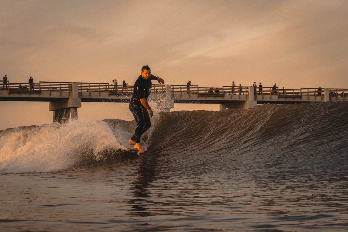 Vogt20's tweet photo. Golden Hour LB wave 👌🏽

@SurfnWeatherman @surfline 

#WillVogtPhotography #SonyAlpha #VoidLive #Florida #Waves #JaxBeach https://t.co/4NgKAdfTp8