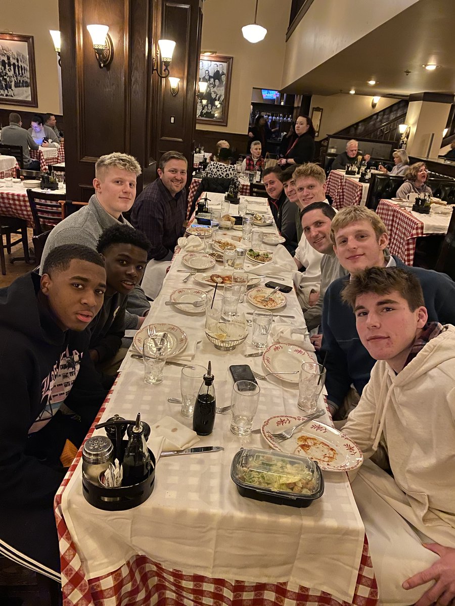 HHSChargerHoops's tweet photo. Senior Dinner!  Thanks ⁦@Maggianos⁩ for hosting us for this very special ⁦@HHSChargerHoops⁩ tradition. This is a great group of seniors with bright futures ahead!  Thanks for everything you’ve given to Hamilton Basketball!❤️🏀🖤 https://t.co/KZNN4yJQNq