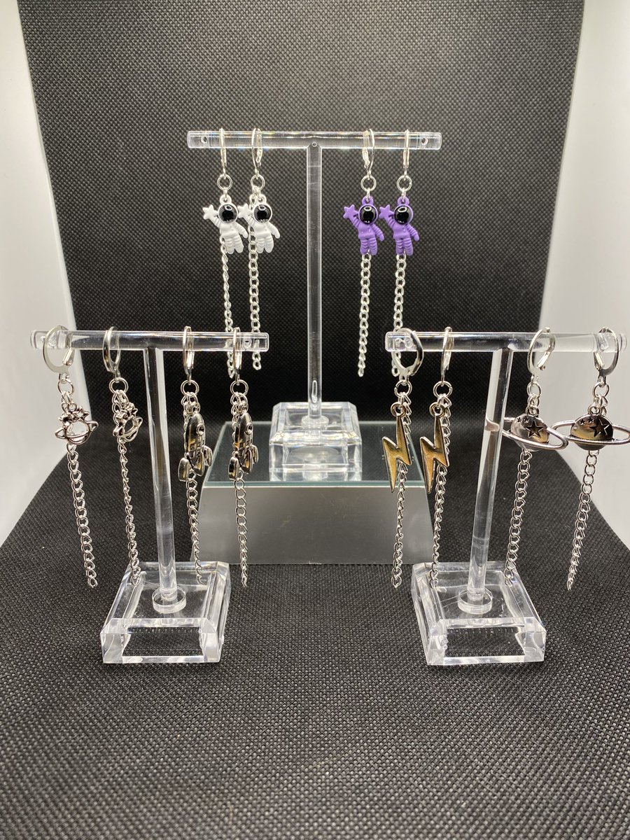 yemmellem's tweet photo. hai guys 🫶🏼 so I launched a little side bizzle on IG promoting taking care of yo HEARING with some cute lil EARRINGGs. The @ is @plug.it.inn on Instagram. Please shoot me a follow, retweet, let me know if you see anything you like 🤍 https://t.co/lODAy8rAcT