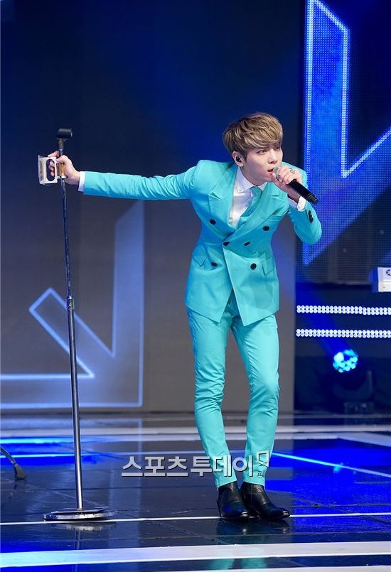 MeFreaky4JH's tweet photo. JONGHYUN  on Simply K-Pop 
Crazy (Guilty Pleasure) #Jonghyun #종현 
#ジョンヒョン 
#SHINee #샤이니 @SHINee  
#BASE8THANNIVERSARY 
https://t.co/3NjULIQduu https://t.co/UaZjdG9fKG
