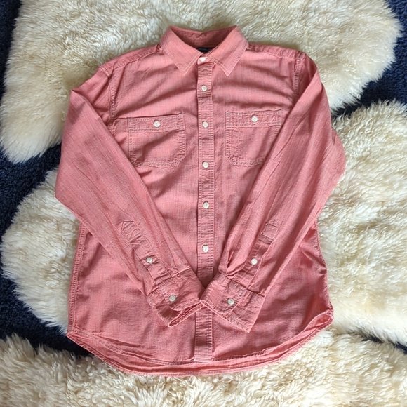 cclassyamaone's tweet photo. So good I had to share! Check out all the items I'm loving on @Poshmarkapp #poshmark #fashion #style #shopmycloset #moussy #oldnavy #thenorthface: https://t.co/nJW6OT6mX3 https://t.co/D1WfYveYoa