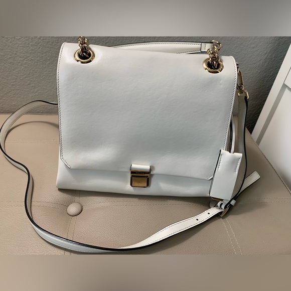 mopritt08's tweet photo. So good I had to share! Check out all the items I'm loving on @Poshmarkapp #poshmark #fashion #style #shopmycloset #miumiu #anthropologie: https://t.co/XG6dDOCiR5 https://t.co/lAKNMwKYIN