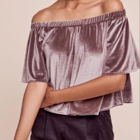 mopritt08's tweet photo. So good I had to share! Check out all the items I'm loving on @Poshmarkapp #poshmark #fashion #style #shopmycloset #miumiu #anthropologie: https://t.co/XG6dDOCiR5 https://t.co/lAKNMwKYIN
