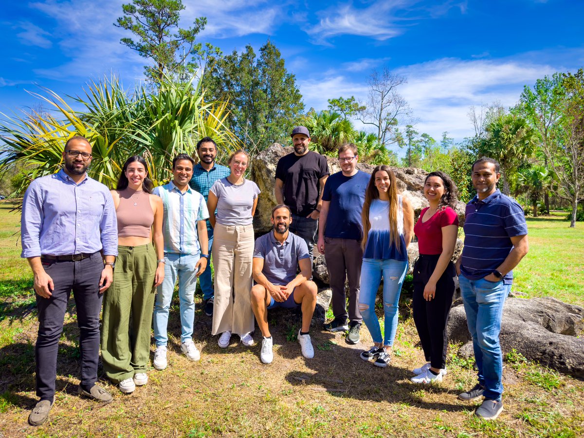 The first group picture of the year with all the amazing members of our lab @ucfcece. 

The smiles and energy captured in this photo reflect our team's determination to solve complex challenges with groundbreaking research.

Let’s make 2023 an exceptional year! 

@UCFCECS @UCF