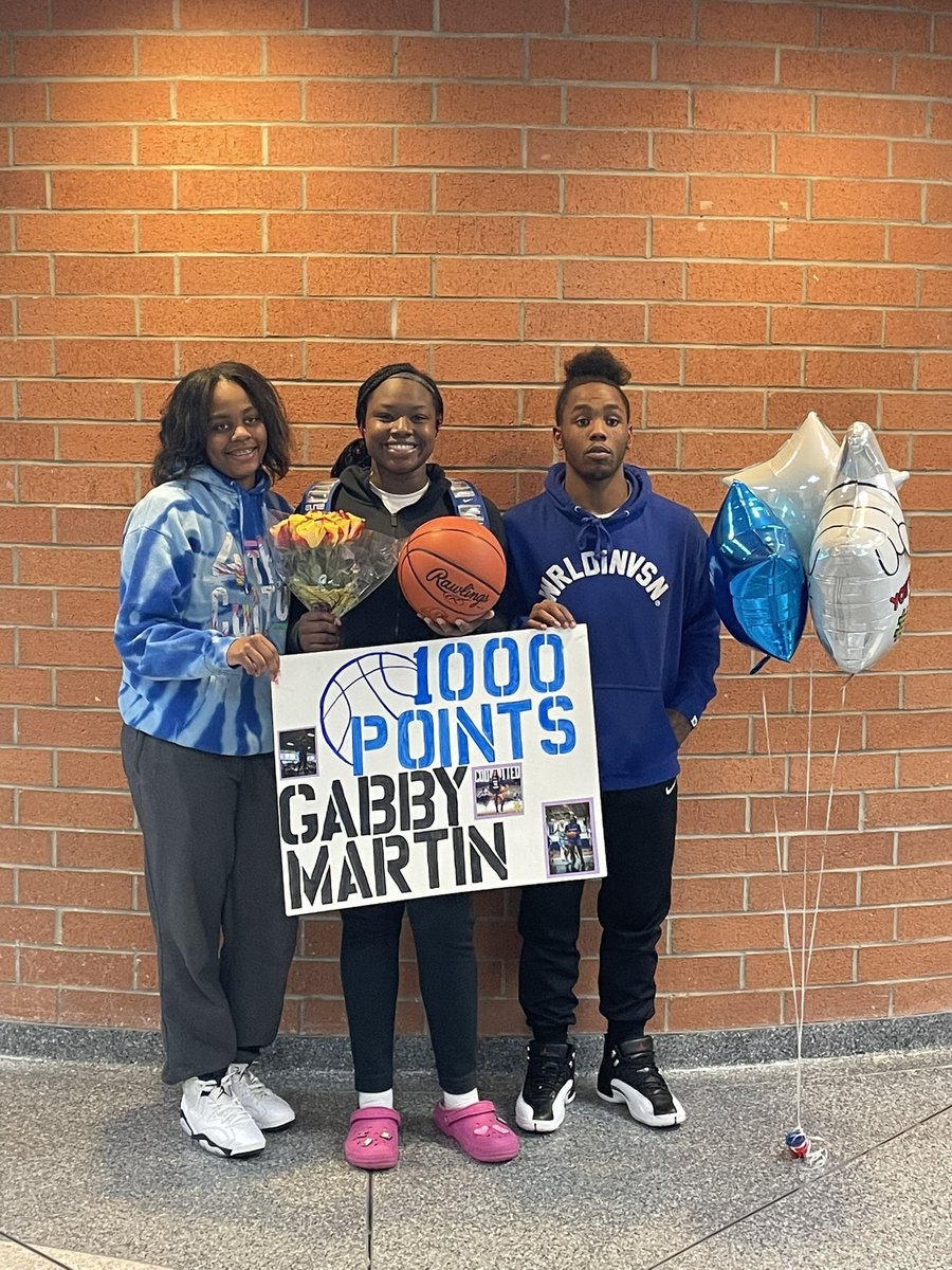 So blessed to have scored my 1000 points in 3 years, due to me missing a year because of my ACL injury. Thank you for everyone who came to support me tonight, thank you for the love.💙