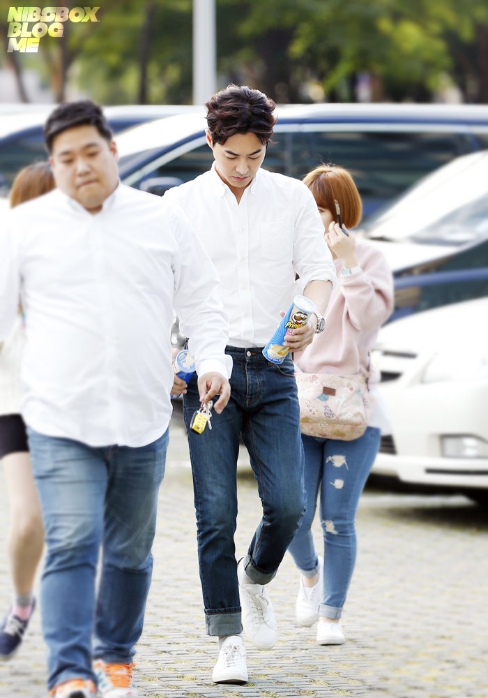 junserious's tweet photo. 요 프링글스 들고다니는거 언젠지 궁금해져서 차즘 https://t.co/M5boOHtUHe