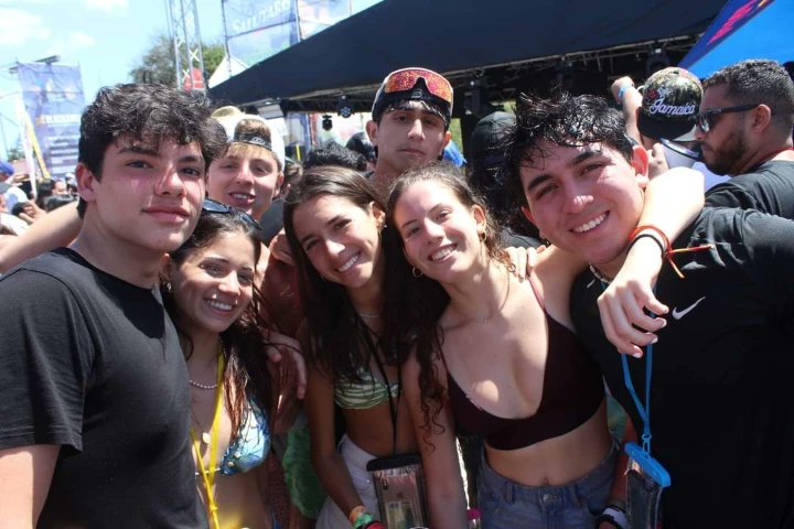 elcuaracom's tweet photo. Fue un lunes de carnaval demasiado brutal y divertido en el @ParadisePeskito de Penonomé. Lo gozamos demasiado. Aquí los dejamos con una 1ra parte. Gracias a todos por su cariño...!!! 💙🙏🏻😎 #Carnavales2023 #panama #culecos https://t.co/aJmpR9cT1c