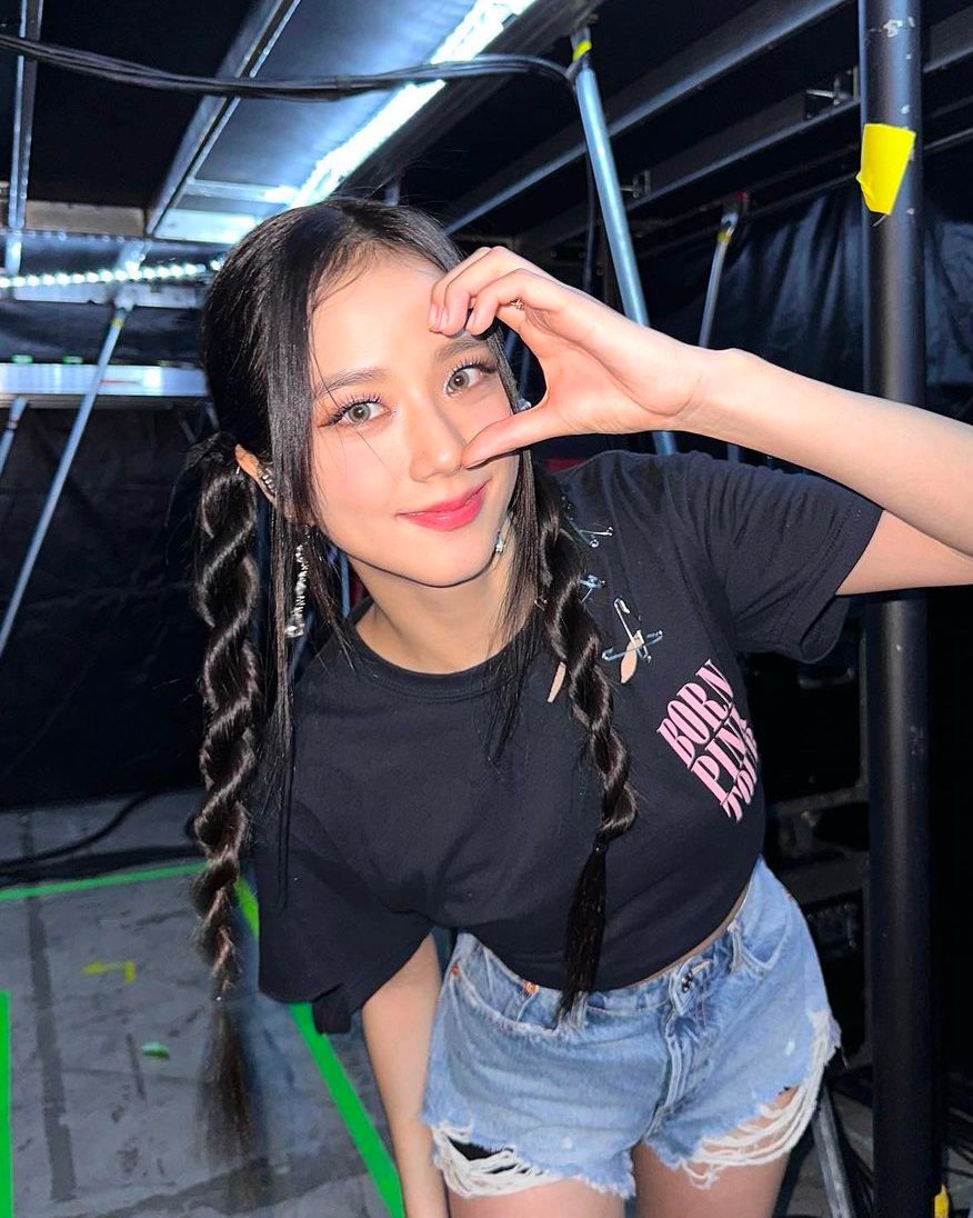 JISOO SOLO IS COMING! 

YG Entertainment confirmed that #JISOO has started filming her solo MV in a secret location. Absolutely can't wait!❤️