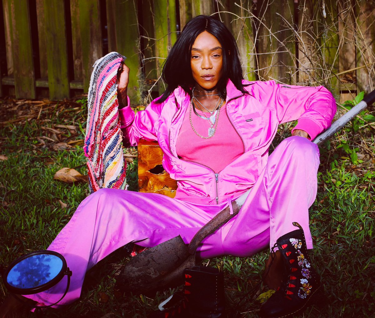 VIX_CROW's tweet photo. … burying OR need help digging out…
IN #gardenGOTH, we dig #scared 👟 #seeds. #styling. #highend. #delivery …NO #DEADENDS 🫵🏾💀💕 #stylist MENU 👀 posting soon…. ALL #INDUSTRY ladies #DM or #text for details!!!!!! https://t.co/s7eEI1G9ob