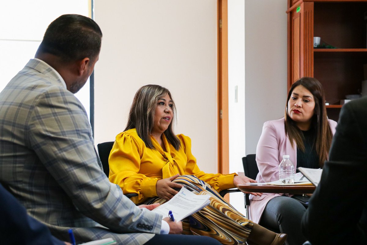 Infoem's tweet photo. La Comisionada @GuadalupeRmrz sostuvo una reunión de trabajo con quienes encabezan las áreas administrativas del #Infoem, a fin de definir las acciones para acompañar a los ayuntamientos que participan en la implementación del #ModeloRegional de Transparencia Municipal. https://t.co/HVSClDxfuP