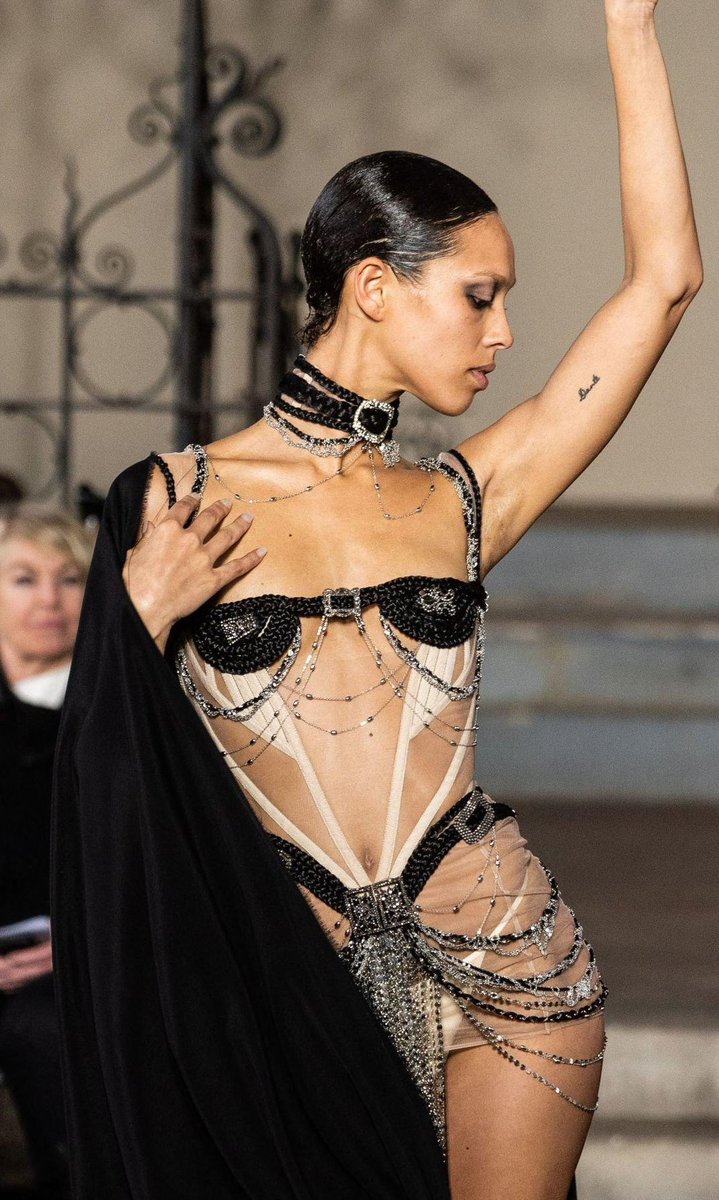 thesoftestaura's tweet photo. “with my dance of revolution, it's not a mans territory anymore, it's ours. our body is our territory. we are here to take it back.” expressed dilara findikoglu in the show notes https://t.co/N8abTY3SQM
