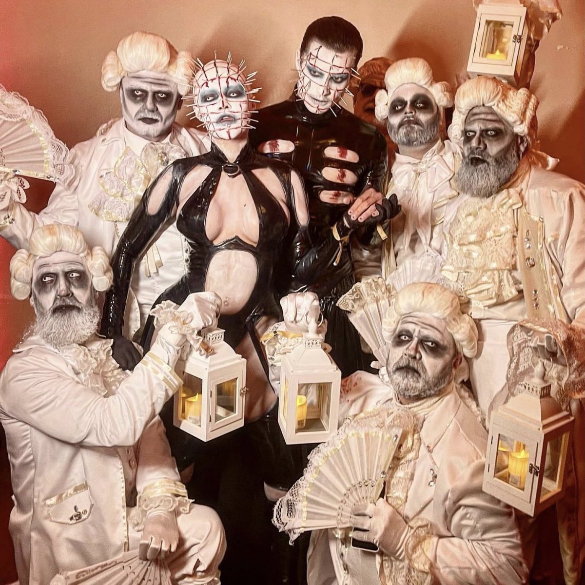 choquei's tweet photo. 🚨GRAVE: Após criticar por a Salgueiro por “adorar o demônio” no carnaval da Sapucaí, internautas resgatam fotos da Flay fantasiada de ‘Hellraiser - Renascido do Inferno’ no halloween do ano passado. https://t.co/tKvqB8rbiQ
