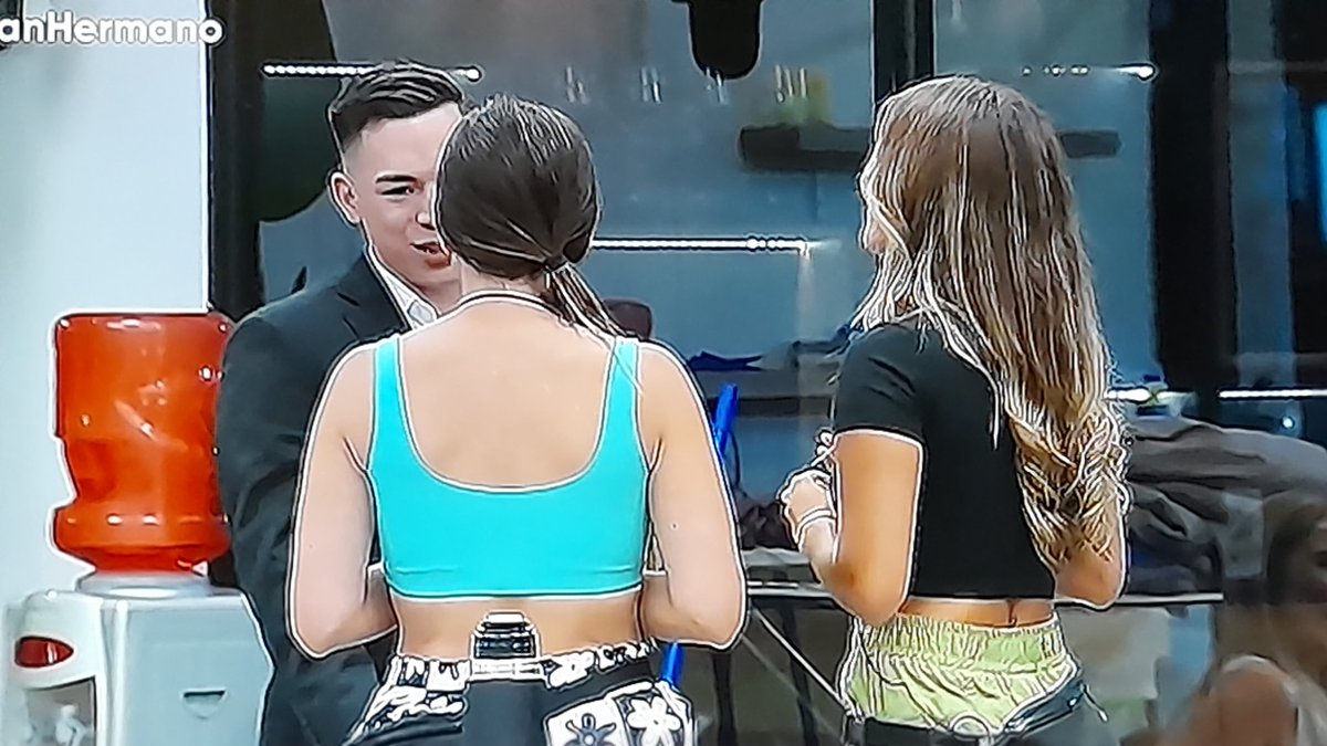GranHermano2002's tweet photo. #Romina queriendo enganchar al SOBRINO con Julieta jajaja
"Viste que linda q es Juli..."

#GranHermano #GH22 #GH2023 https://t.co/3mJIJc9jEI